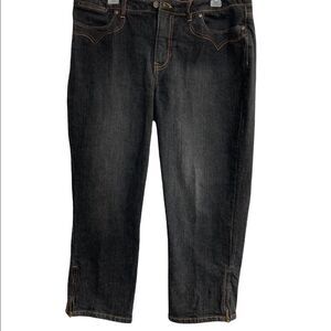 MOMENTO, Women’s Capri Jeans, Size 14, dark Wash,Inseam‎ 23.5”, zipper on ankles